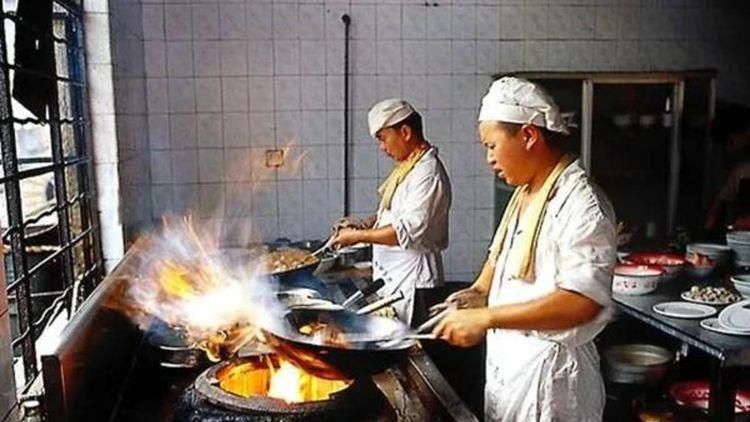 即使是从孤独走回孤独的波尔戈，当忆起往事，想起吉娜被风掀起的露出白色蕾丝花边的裙子和自己涨红的双颊时，冷酷了多年的面部，也会变得那么温存柔和……人生在于过程，而不在于结果。